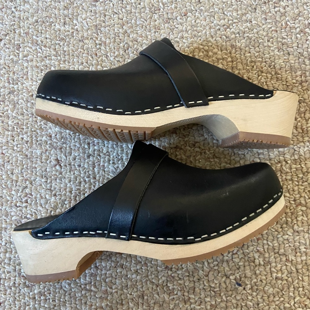 Black Lotta Clogs